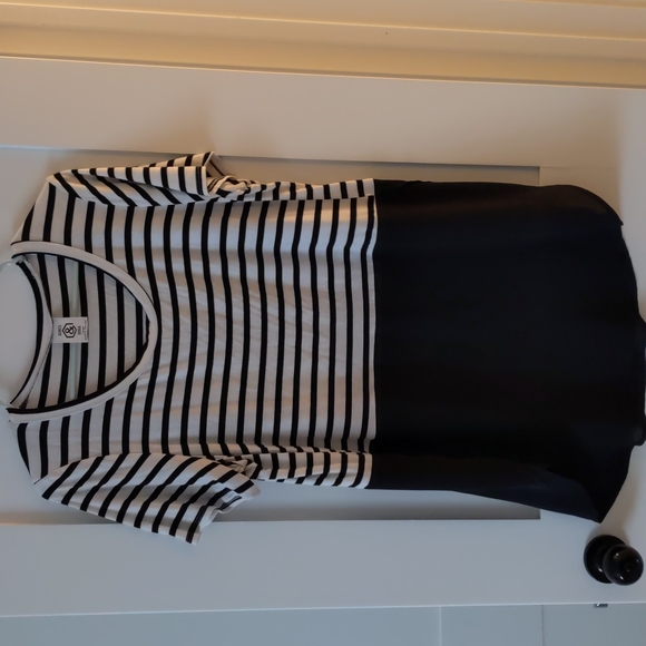 Agnes and Dora Large Tulip Top - Picture 1 of 4